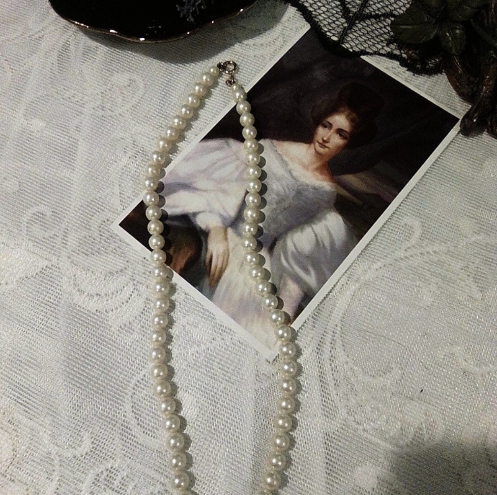 Vintage Pearl Necklace - Picture 2 of 6